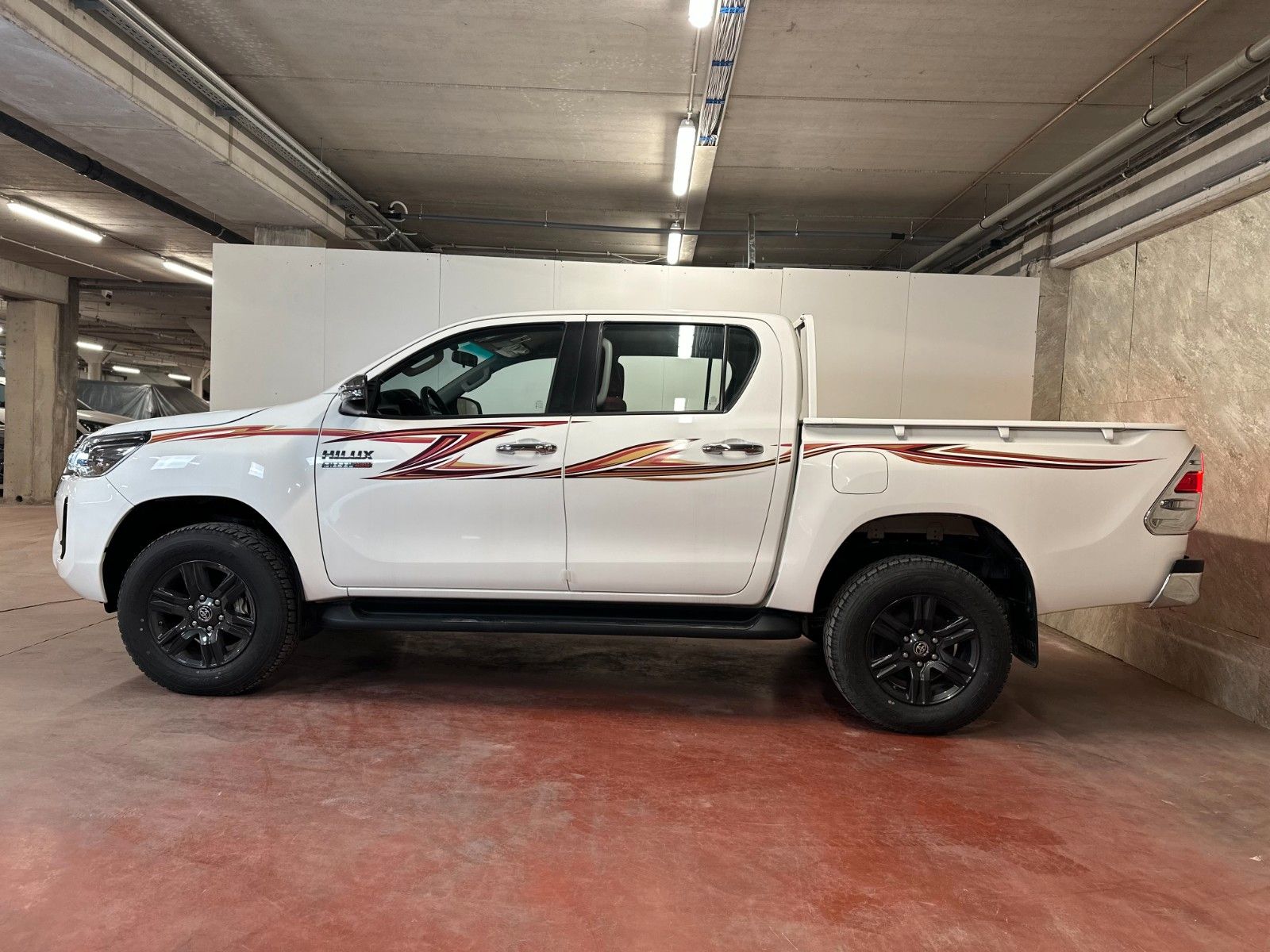 2023 Toyota Hilux SRS