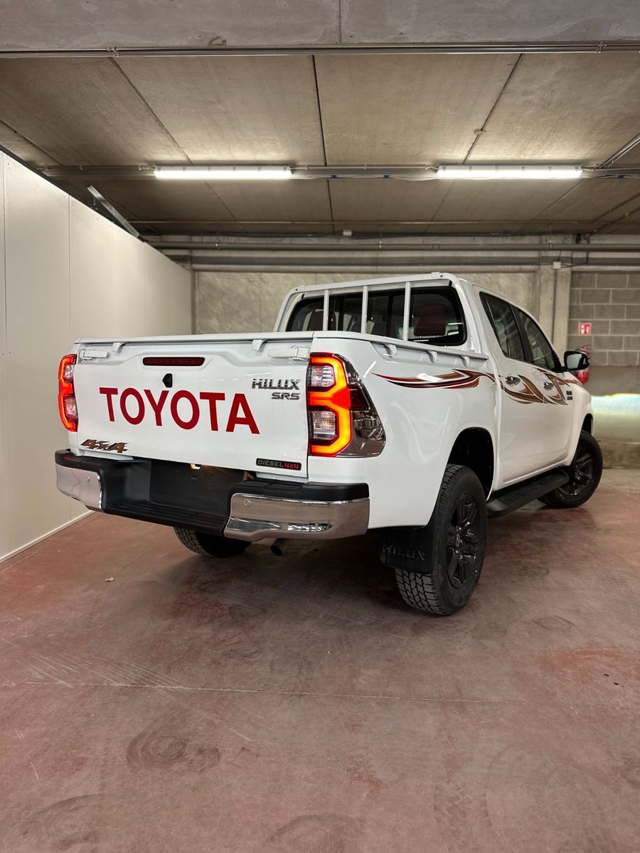 2023 Toyota Hilux SRS