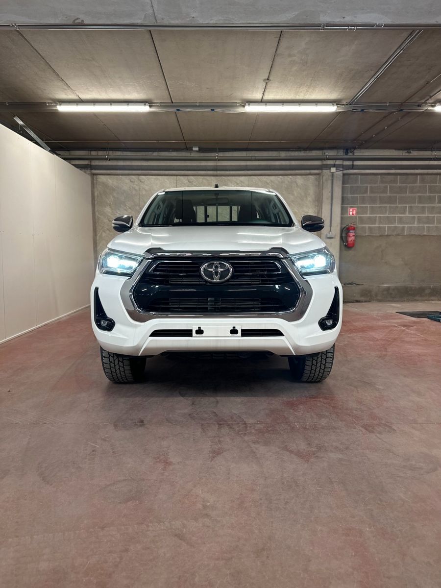 2023 Toyota Hilux SRS